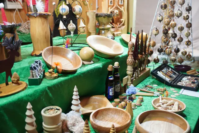 Die Durchführung des Adventbummels durch Neunkirchen hinterlässt einen zwiespältigen Eindruck. | Foto: Clemens Mitteregger