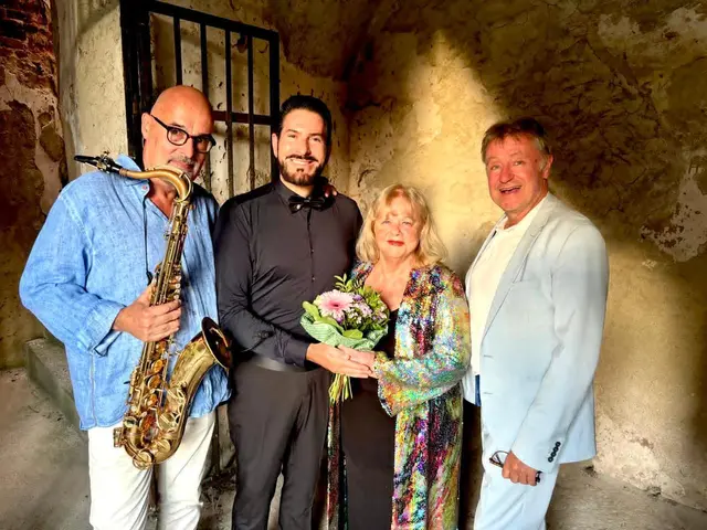 Heinrich Graf von Kalnein, Opernsänger und Intendant Clemens Unterreiner, Jazz-Ikone Marianne Mendt und Bürgermeister Ing. Martin Falk beim Jubiläumskonzert auf der Burg Gars. | Foto: Manuela Danzinger