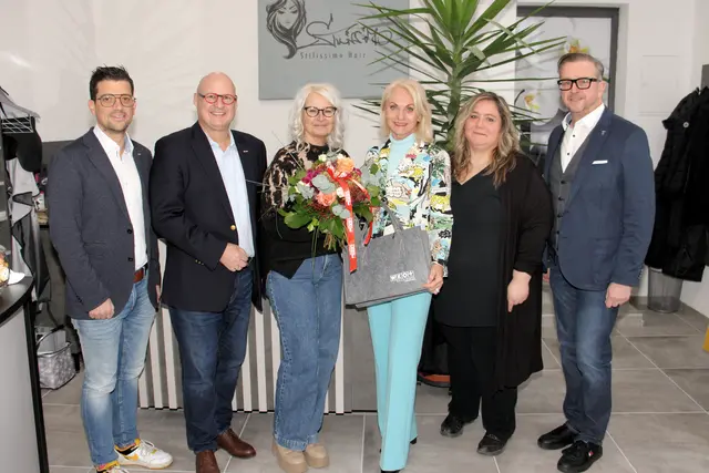 Bei der Eröffnung (v. l.): Lukas Kalcher, Peter Sükar, Karin Wirth, Riki Vogl, Barbara Hojas, Helmut Linhart | Foto: Cescutti