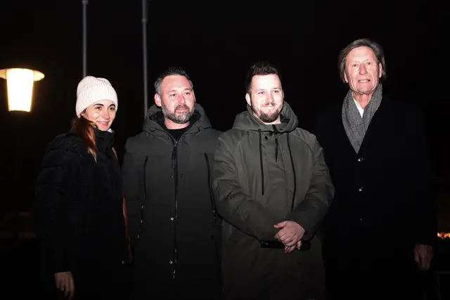 Beim Christkindlmarkt: Vizebürgermeisterin Carina Laschober-Luif, Christoph Theiler, Vizebürgermeister Adrian Kubat und Bürgermeister Kurt Maczek. | Foto: Attila Farkas