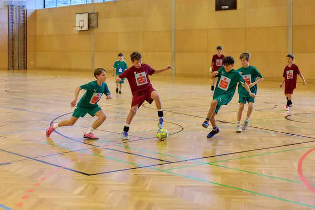 Die Fußballtalente der Zukunft waren mit vollem Einsatz dabei. | Foto: Sparkasse Imst/Christoph Nösig