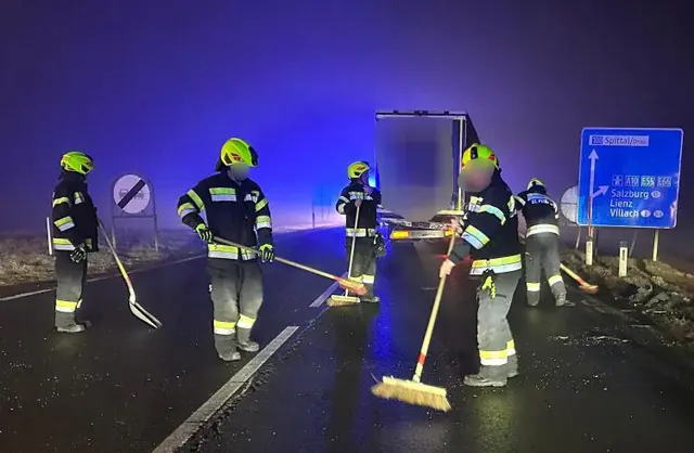Im Einsatz standen unter anderem die FF St. Peter-Spittal und FF Olsach-Molzbichl. | Foto: Feuerwehr St. Peter-Spittal