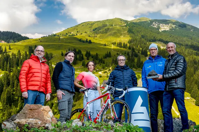 Mag. Arno Trabesinger und Georg Hochegger (JAM15 SAGL Creative Media AG), Michael
Spanring-Sternig (GF TVB Villach GmbH), Franz Smolinar (GF-Alpenarena Villach), Gerhard Stroitz
(Vorsitzender TVB Villach) | Foto: AM15 SAGL Creative Media AG
