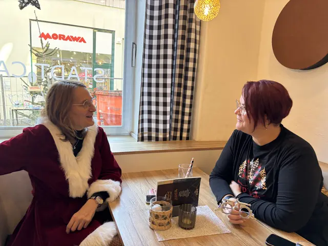 Im Gespräch über die Initiative. Die Lions setzen sich international seit Mitte der 1920er für Augengesundheit und Sehhilfen ein. | Foto: Margot Jeitler