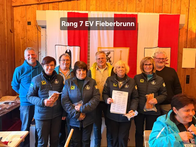 Annemarie Holzmann Seisl, Maria Tschiltsch, Irmgard Gschnaller und Manuela Trixl mit den Offiziellen | Foto: Michaela Schipflinger