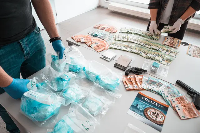 Fette Beute für die Grazer Polizei: Vier Kilo Kokain und 52.000 Euro wurden bei dem Einsatz sichergestellt. | Foto: LPD Steiermark