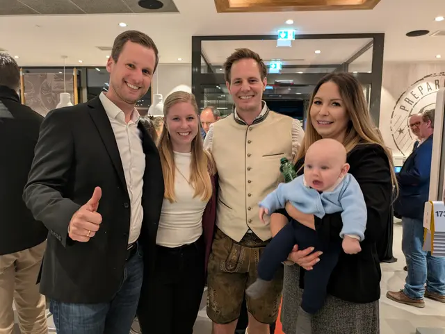 Wöber Christian und Viktoria mit Familie Jäger: Richard, Jennifer und dem kleinen Richard.  | Foto: Schwendinger, Mühlbacher/MeinBezirk