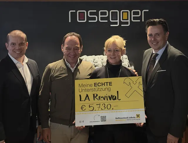 Hilfe, die bestens ankommt (v.l.): Prokurist Alexander Schauperl (Raiffeisenbank Leibnitz), Gerald und Marianne Liebminger (Café Rosegger) und Raiffeisenbank-Vorstandsdirektor Andreas Draxler mit dem Spendenscheck für Hanna | Foto: Rosegger
