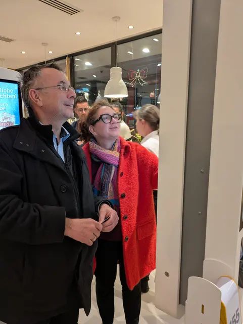 Die ersten Besteller im Mäci Schärding: Johannes und Beate Dandler aus Schärding. | Foto: Schwendinger, Mühlbacher/MeinBezirk