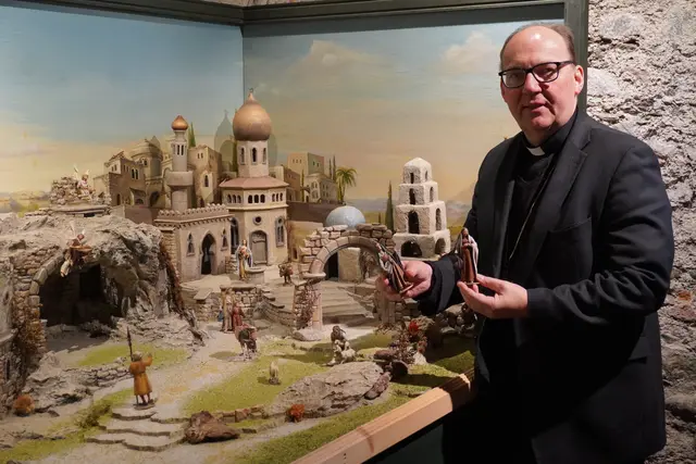 Bischof Hermann Glettler sieht in Weihnachten den Ursprung für Frieden.  | Foto: Pascal Pali