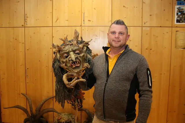 Die Maske aus dem Jahr 2005 zeigt Christoph Kralik.