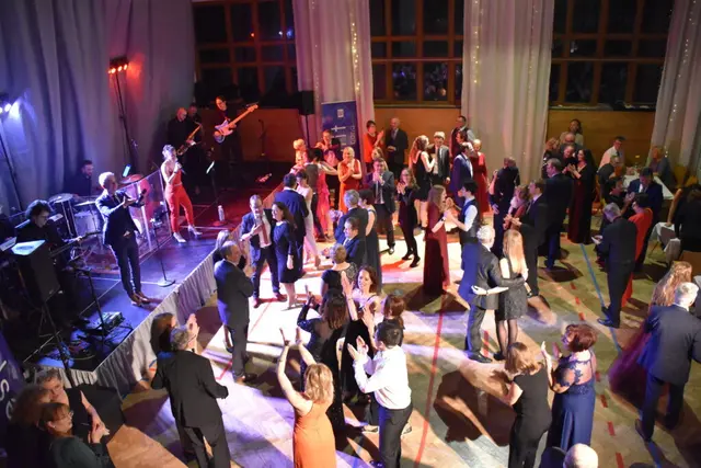 Die allseits beliebte Cocktailbar wird frisch gemixte Cocktails und weitere Getränke anbieten. | Foto: Sportunion Pram