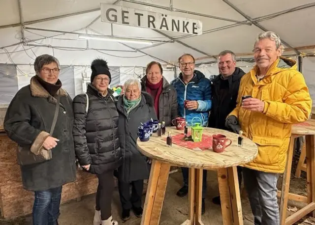 Anna Nussbaumer, Anna Trimmel, Hermine Brand, Bürgermeister Matthias Weghofer, Bürgermeister Martin Mitteregger, Vizebürgermeister Christoph Ramhofer und Siedlerobmann Peter Reeh. | Foto: Marktgemeinde Wiesen