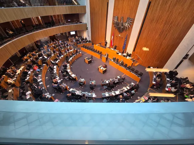 Erste Station des gemeinsamen Ausfluges nach Wien war der Besuch des Parlaments. | Foto: Gemeinde