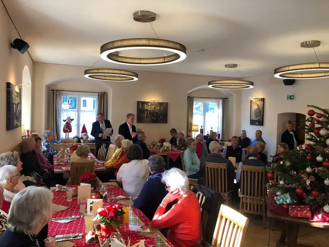 Der Himmelberger Seniorenbund feierte sein Weihnachtsfest. Für Weihnachtskekse und die festliche Tischdekoration war gesorgt. | Foto: Privat