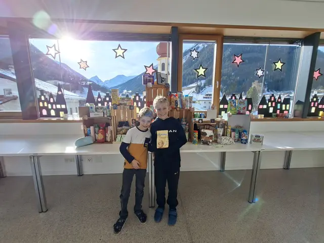 Die Kinder der Volksschule Gries im Sellrain bekommen heur nicht nur einen Adventskalender, sondern sie gastalten auch selbst einen für Menschen in Nit.  | Foto: VS Gries im Sellrain