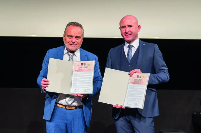 Die beiden Bürgermeister Walter Bauer und David Allerstorfer (von links). | Foto: Johann Lackner