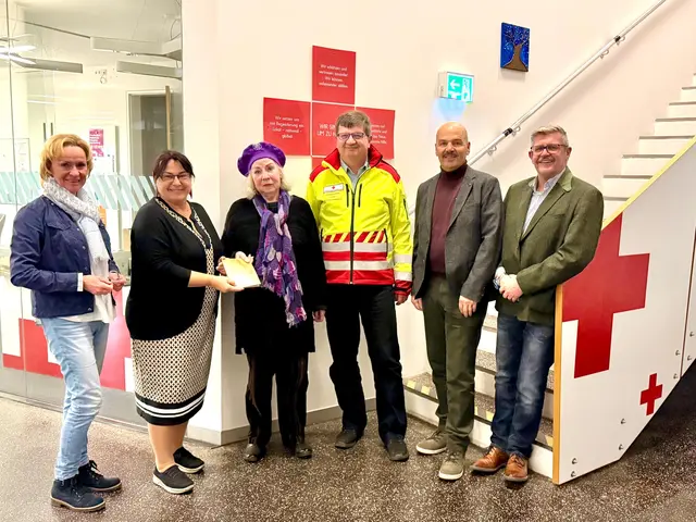 Große Freude herrschte bei derSpendenübergabe. Im Bild: Andrea Leodolter, Anita Kozak, Christine Pölzl, Josef Himsl, Josef Mrnak, Michael Rainer (v. l.) | Foto: Rotes Kreuz Leoben/C. Komaz