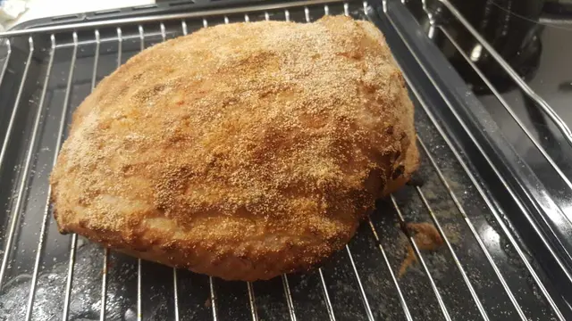 Finnische Tradition: Weil ihr Partner Finne ist, gibt's bei Irene Schauer-Larimian an Weihnachten eine drei Kilo schweren Schweinsschinken. | Foto: Irene Schauer-Larimian