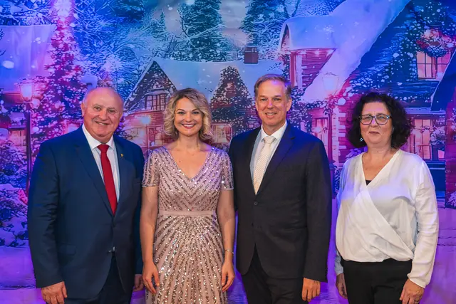 BM Ernst Wendl, Tanja Petrasek , Markus Richter und Gemeinderätin Ulrike Artner (vlnr). | Foto: Gemeinde Himberg