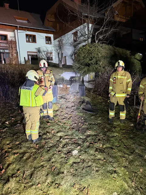 Kräfte der Freiwillige Feuerwehr (FF) St. Michael bei einem Brandeinsatz am 15. Dezember 2025. | Foto: FF St. Michael