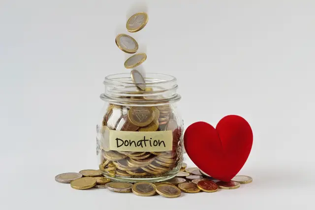 Mit dem näher rückenden Jahreswechsel nimmt bei vielen Menschen das Bedürfnis zu, einen Beitrag für andere zu leisten. (Symbolbild) | Foto: CalypsoArt/Smarterpix