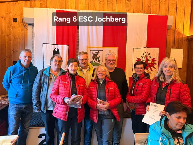 Vroni Salvenmoser, Christina Weißkopf, Margret Landmann, Marianne Luxner und die Offiziellen. | Foto: Michaela Schipflinger