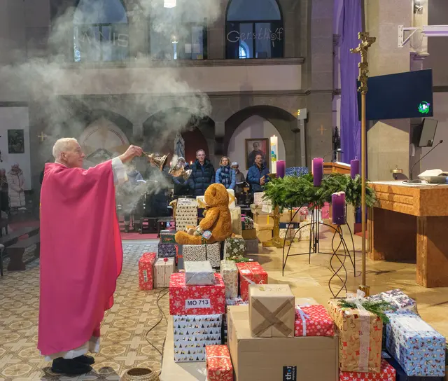 Auch eine Segnung durch Michael Landau gab es. | Foto: Michael Steidl