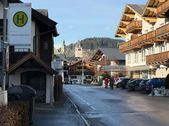 Ein 11-jähriges Mädchen wurde in Kitzbühel von einem unbekannten Mann an der Bushaltestelle angesprochen. | Foto: ZOOM.TIROL