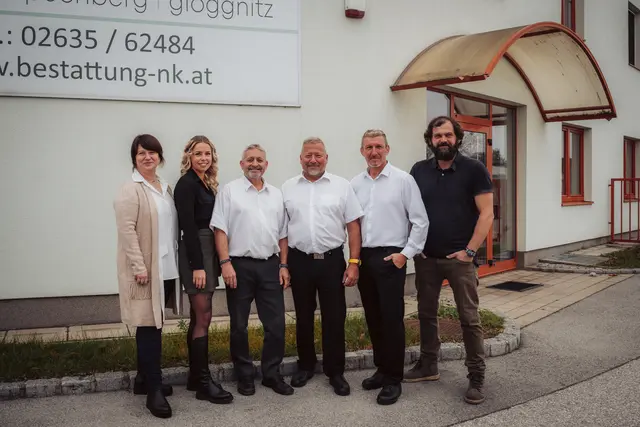 Das Team der Bestattung Neunkirchen beweist im Umgang mit seinen Kunden entsprechend viel Feingefühl. | Foto: Bestattung Neunkirchen