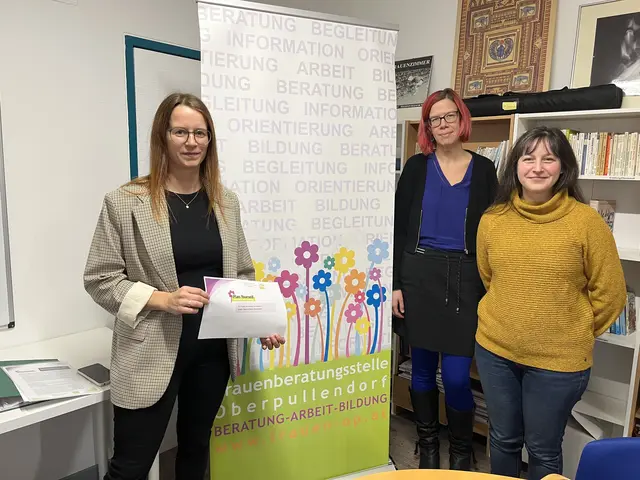 Projektleiterin Melanie Pöll mit Kathrin Tremmel-Horvath und Projektmitarbeiterin Ester Passoni  | Foto: Gesa Buzanich