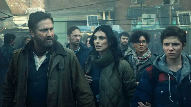 Als ein verheerendes Beben den Bunker zerstört, muss die Familie erneut aufbrechen. | Foto: Tobis Film