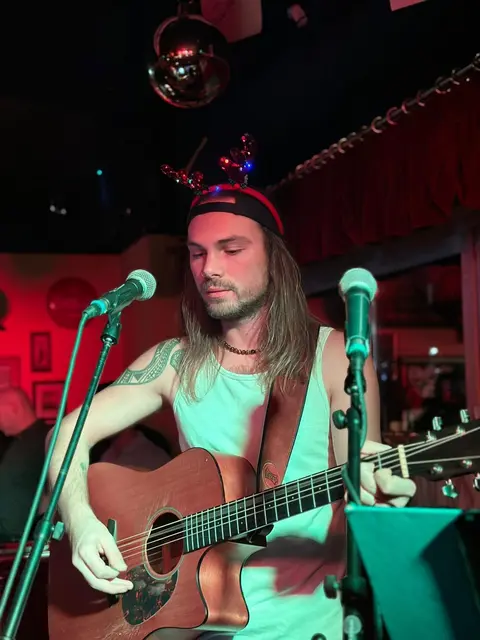 Flo ist auch mit seiner Band "Young Fat Mothers" unterwegs. | Foto: Privat