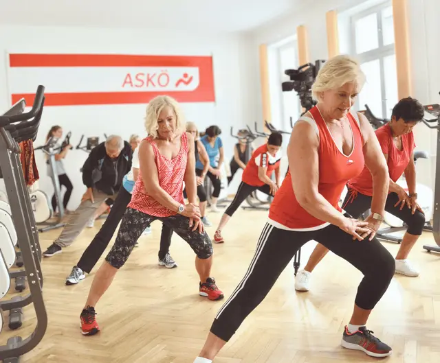 Gelenkschonende Aktivitäten sind im Alter ideal. Und in der Gruppe macht es gleich noch mehr Spaß. | Foto: ASKÖ Salzburg