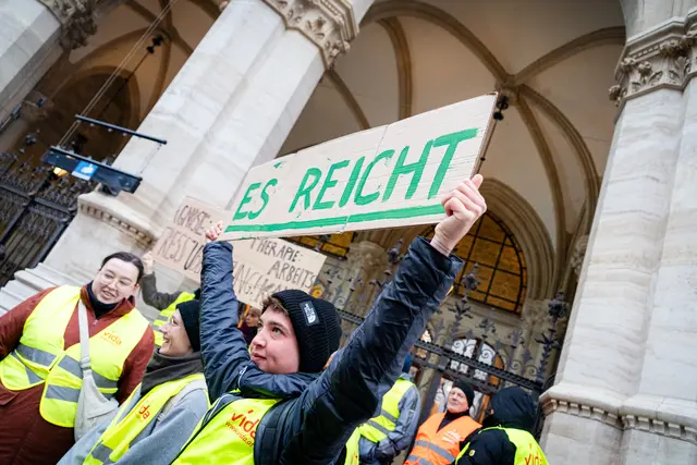 Um 9 Uhr begann die Gemeinderatssitzung im Wiener Rathaus. Davor wurde protestiert. | Foto: ÖGB - Roland de Roo