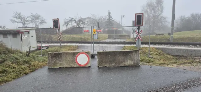 Die plötzliche Schließung eines Übergangs, noch vor einer geplanten Informationsveranstaltung, ließ viele Anwohner überrascht und besorgt zurück. | Foto: Markus Kahrer