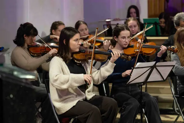 Das Streicheresemble überzeugte mit feinem Zusammenspiel und brachte eine warme Atmosphäre in den Kirchenraum. | Foto: MS Mureck