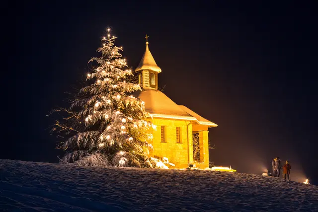 Christmetten bilden den festlichen Abschluss des Heiligen Abends | Foto: stock.adobe.com