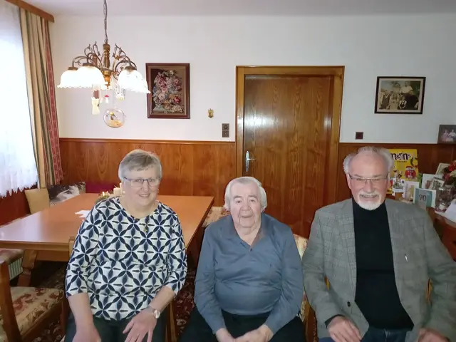 Sprengelbetreuerin Theresia Kaltenböck, Stefan Kammerhofer, Obmann STV. Erich Döcker | Foto: NÖ’s-Senioren - Seitenstetten