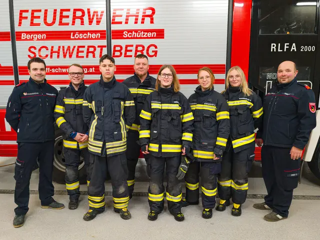 Die FF Schwertberg gratulierte allen Absolventinnen und Absolventen und bedankte sich für ihren engagierten Einsatz im Dienste der Sicherheit der Bevölkerung. | Foto: FF Schwertberg