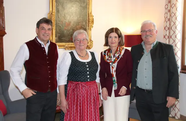 Im Bild: Stv. Christian Lindner, Stv. Elisabeth Reitmeier, Landesobfrau Andrea Eder-Gitschthaler und der neue Obmann Erwin Leitner. | Foto: Seniorenbund Bergheim