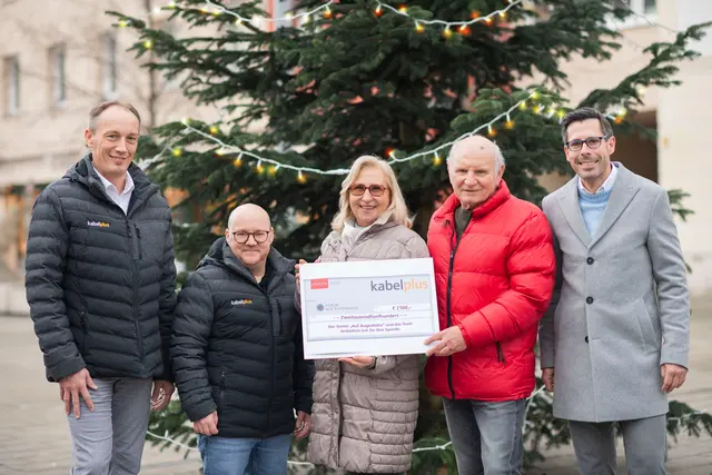kabelplus Projektleiter Mario Gfatter, kabelplus Vertriebsmitarbeiter Franz Fischer, Obfrau Verein auf Augenhöhe, Kassier Rene Brunhölzl und stv. Schriftführer Andreas Reitmayer | Foto: kabelplus / Matejschek