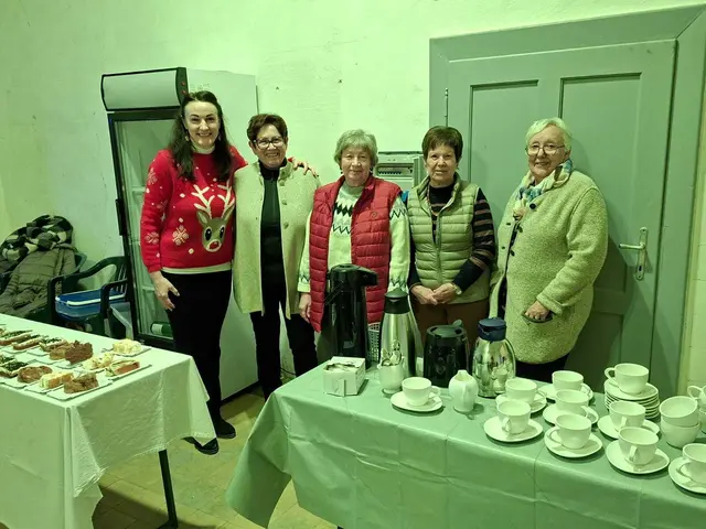 Beim Burgadvent Neulengbach organisierten die NÖ Senioren Mehlspeisen, Torten und Kuchen sowie Kaffee für das Adventcafé.
Dank gilt auch den Helferinnen Monika Sorko, Verena Svoboda, Ursula Hofmann-Krause, Monika Holas, Christine Steininger und Elisabeth Lapatschka | Foto: NÖ Senioren Neulengbach