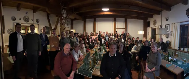 Die Mitarbeiterinnen und Mitarbeiter des Pflege- und Betreuungszentrums Gutenstein läuten die Weihnachtszeit ein.  | Foto: PBZ Gutenstein