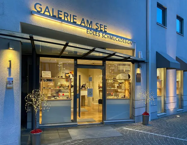 Noch auf der Suche nach einem edlen Weihnachtsgeschenk? - Dann ab zur Galerie am See am Veldener Seecorso. | Foto: Galerie am See