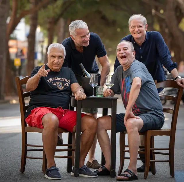 Kult sind die Bücher, die Eric Sebach (r.) im Zusammenspiel mit Hans Krankl, Rainer Pariasek und Herbert Prohaska geschaffen hat.  | Foto: Christian Jungwirth 