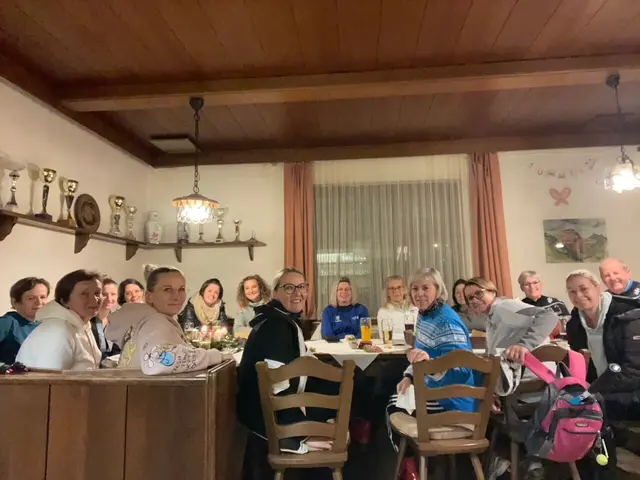 Die Tennis-Damengruppe „Krug“ feierte ihr dreijähriges Bestehen mit einem schwungvollen Abschlussturnier. | Foto: Walter Krug