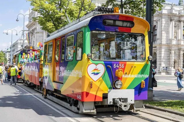 2026 wird die Stadt bereits zum 30. Mal im Zeichen des Regenbogens und all seiner Farben stehen. (Archivfoto) | Foto: Wiener Linien/Alexandra Gritsevskaja