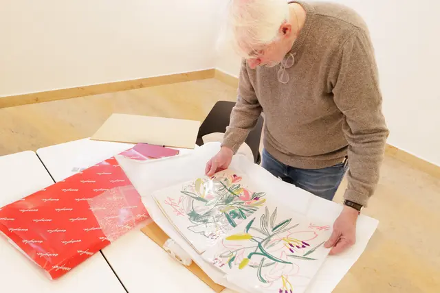 Die Werkserie „Lilies I–V“ von donhofer. ergänzt die Kunstsammlung der Stadt St. Pölten. | Foto: donhofer.