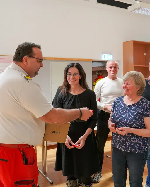 Die Leitung des Roten Kreuzes ehrte die neuen First Responder. | Foto: J. Reicher/Rotes Kreuz Stmk.